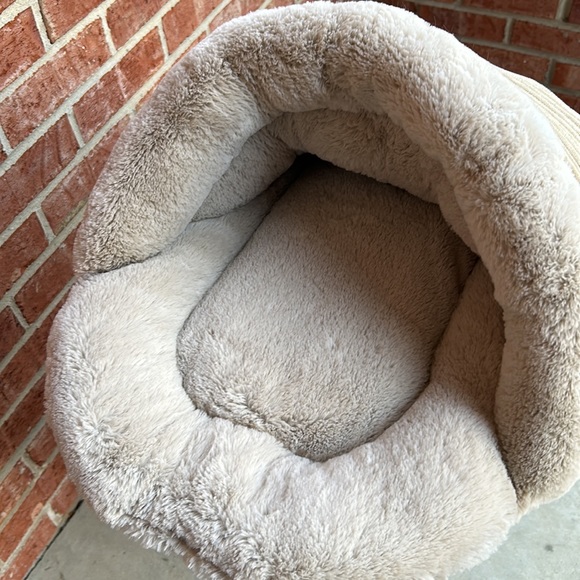 Sleepy Pet TwoTone Giant Slipper Pet Bed - Picture 6 of 11